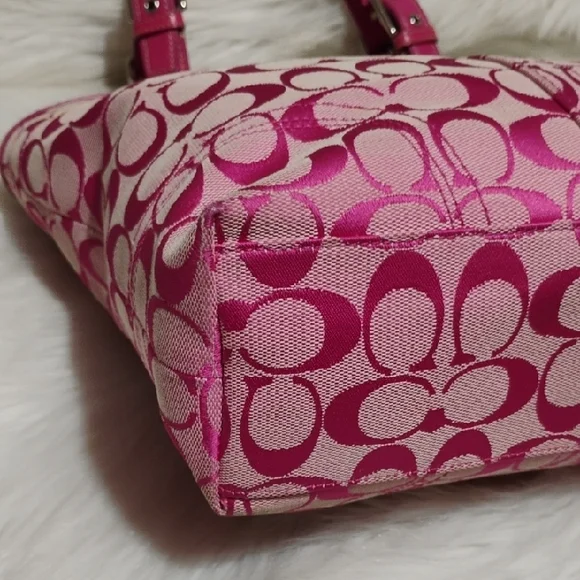 SALE! Coach Hampton Signature 🩷 Pink/Silver Tote GUC - Picture 9 of 15